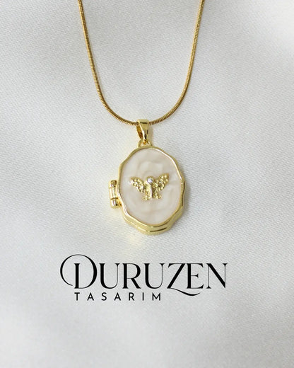 Kişiye Özel Fotoğraflı Kapaklı Melek Figürlü Gold Kolye No:29
