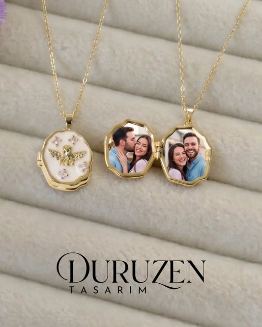 Kişiye Özel Fotoğraflı Kapaklı Melek Kanadı Detaylı Beyaz Mineli Gold Kolye