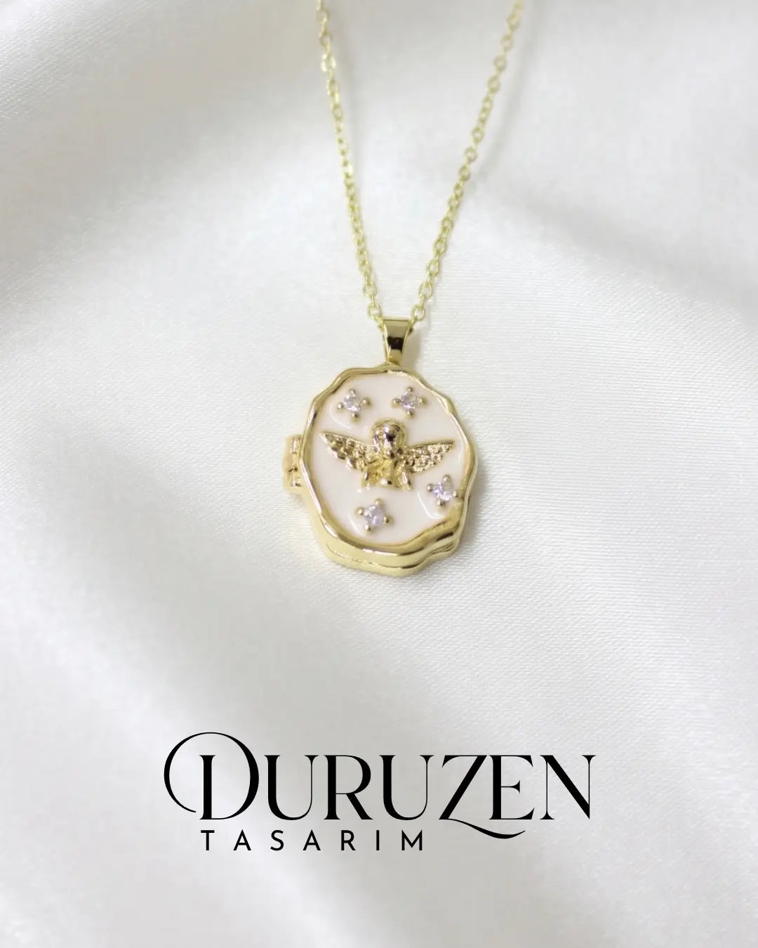 Kişiye Özel Fotoğraflı Kapaklı Melek Kanadı Detaylı Beyaz Mineli Gold Kolye