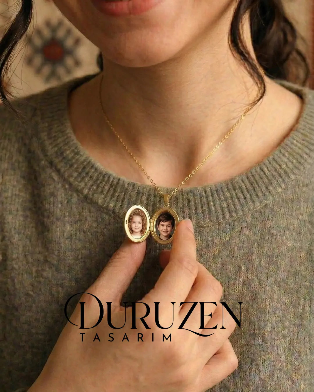 Kişiye Özel Fotoğraflı Pembe Çiçek Motifli Kapaklı Kolye
