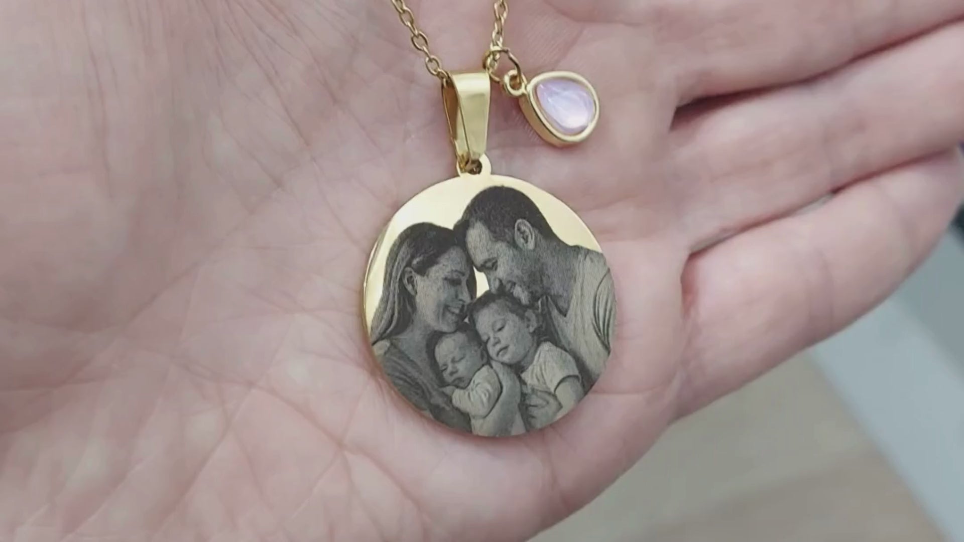 Videoyu yükle: Kişiye özel eşsiz takı, aksesuar ve promosyon ürünleri